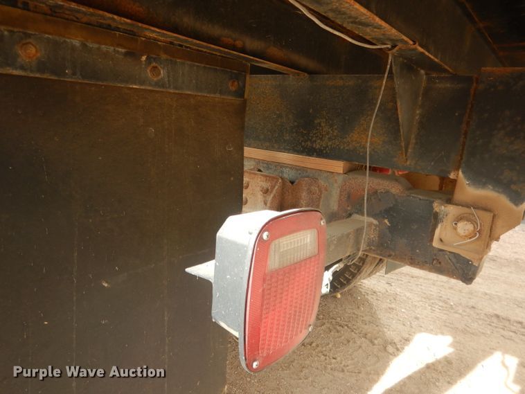 image for item HU9383 1989 GMC C60  grain truck