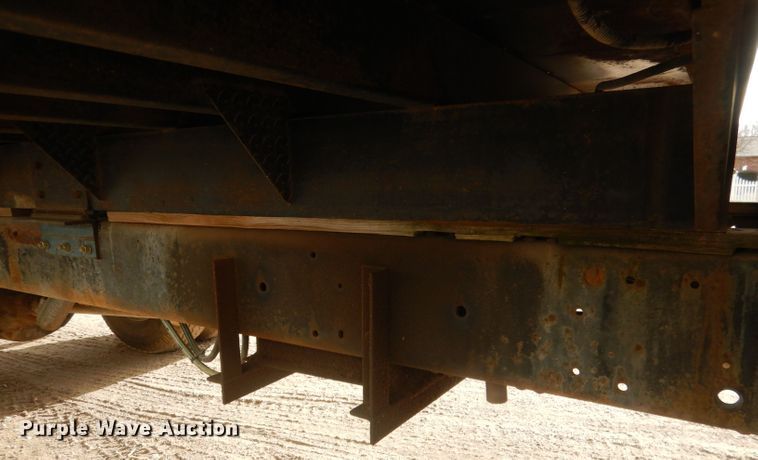 image for item HU9383 1989 GMC C60  grain truck