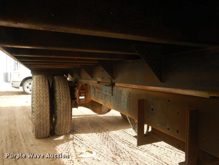 image for item HU9383 1989 GMC C60  grain truck