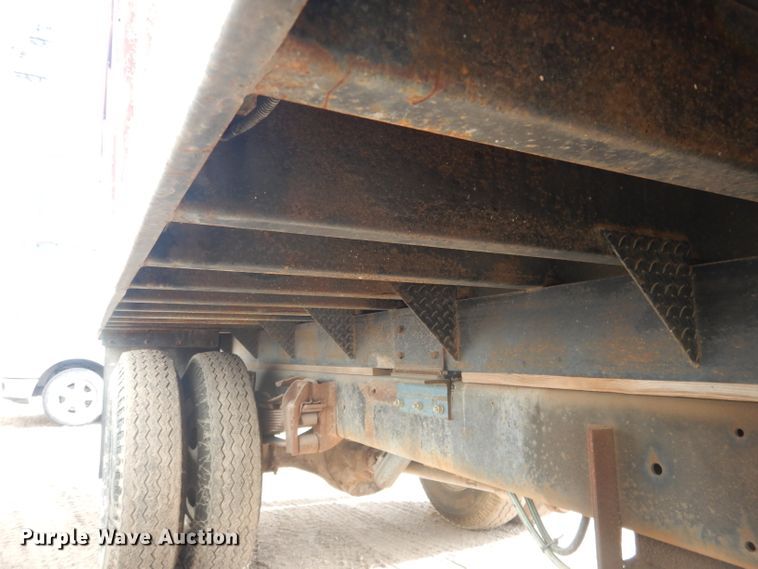 image for item HU9383 1989 GMC C60  grain truck