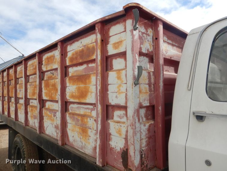 image for item HU9383 1989 GMC C60  grain truck