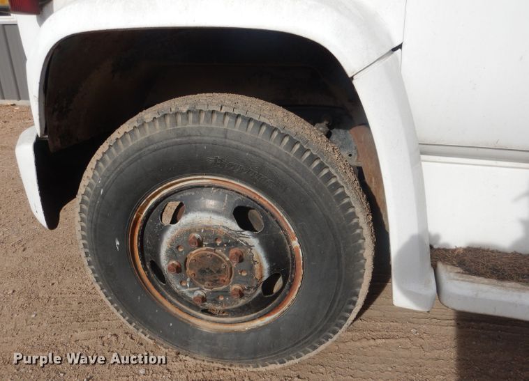 image for item HU9383 1989 GMC C60  grain truck