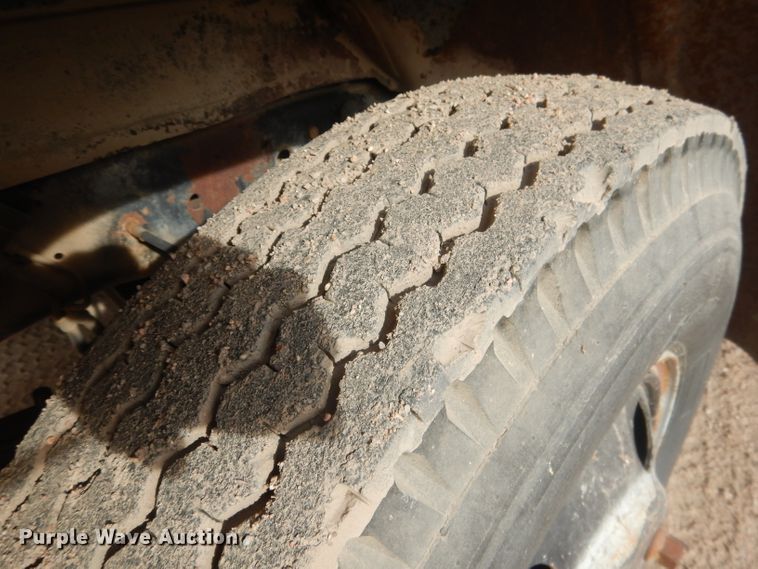 image for item HU9383 1989 GMC C60  grain truck