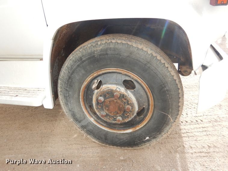 image for item HU9383 1989 GMC C60  grain truck