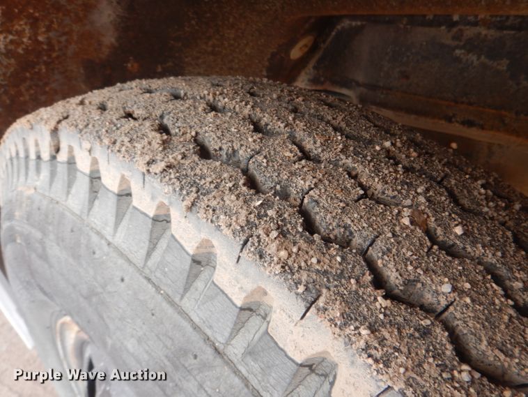 image for item HU9383 1989 GMC C60  grain truck