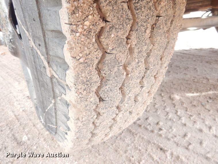 image for item HU9383 1989 GMC C60  grain truck