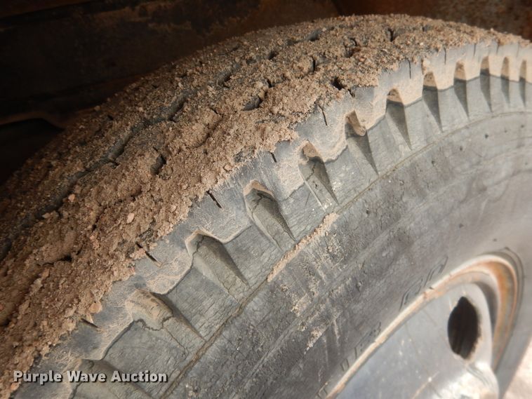 image for item HU9383 1989 GMC C60  grain truck