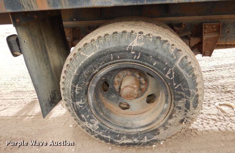 image for item HU9383 1989 GMC C60  grain truck