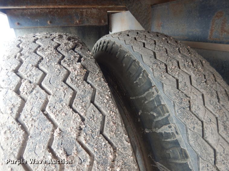 image for item HU9383 1989 GMC C60  grain truck