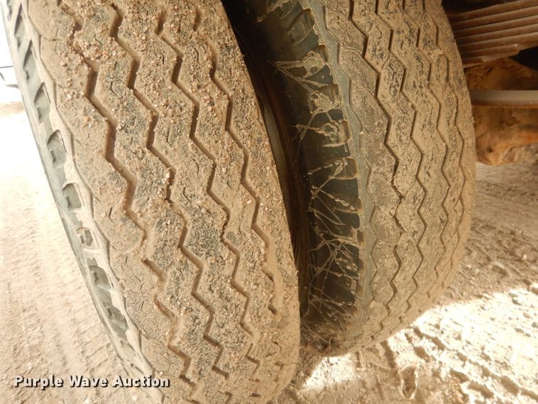 image for item HU9383 1989 GMC C60  grain truck