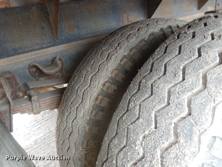 image for item HU9383 1989 GMC C60  grain truck