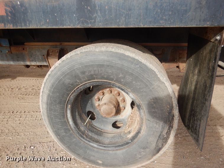 image for item HU9383 1989 GMC C60  grain truck