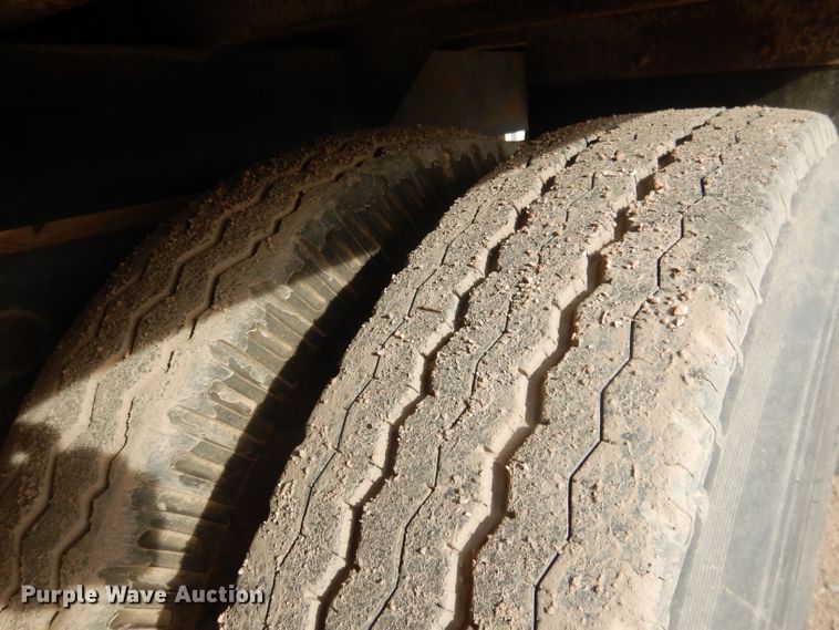 image for item HU9383 1989 GMC C60  grain truck