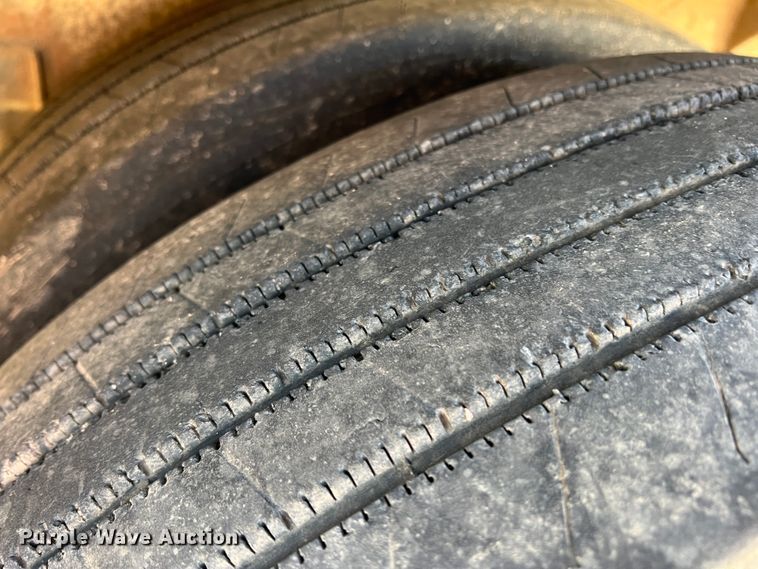 image for item IG9424 1998 Timpte Super Hopper  grain trailer