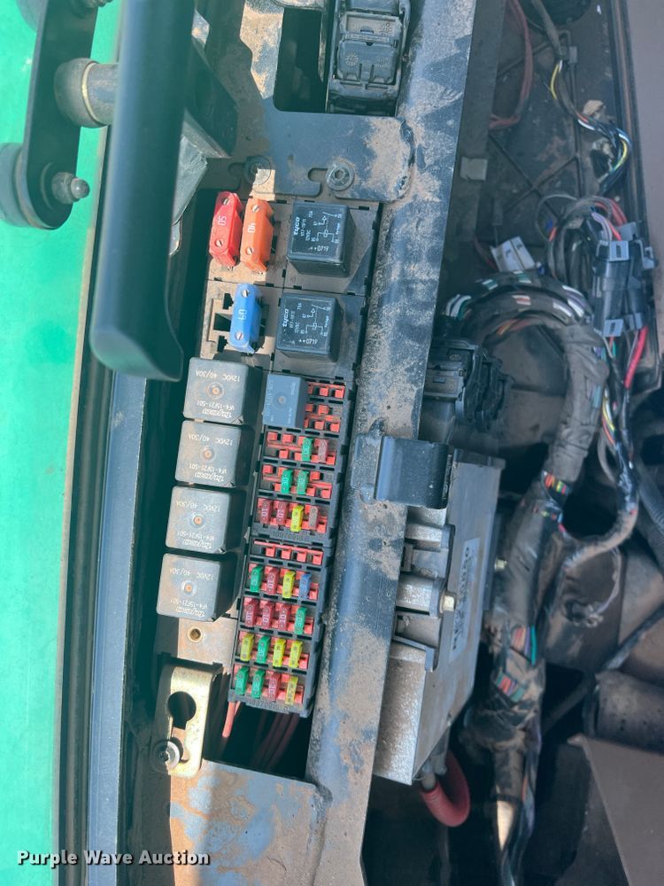 image for item IG9480 2008 John Deere 9530  4WD tractor