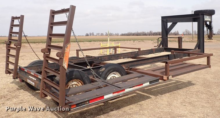 image for item IH9665 1998 Donahue EXG-160  windrower trailer