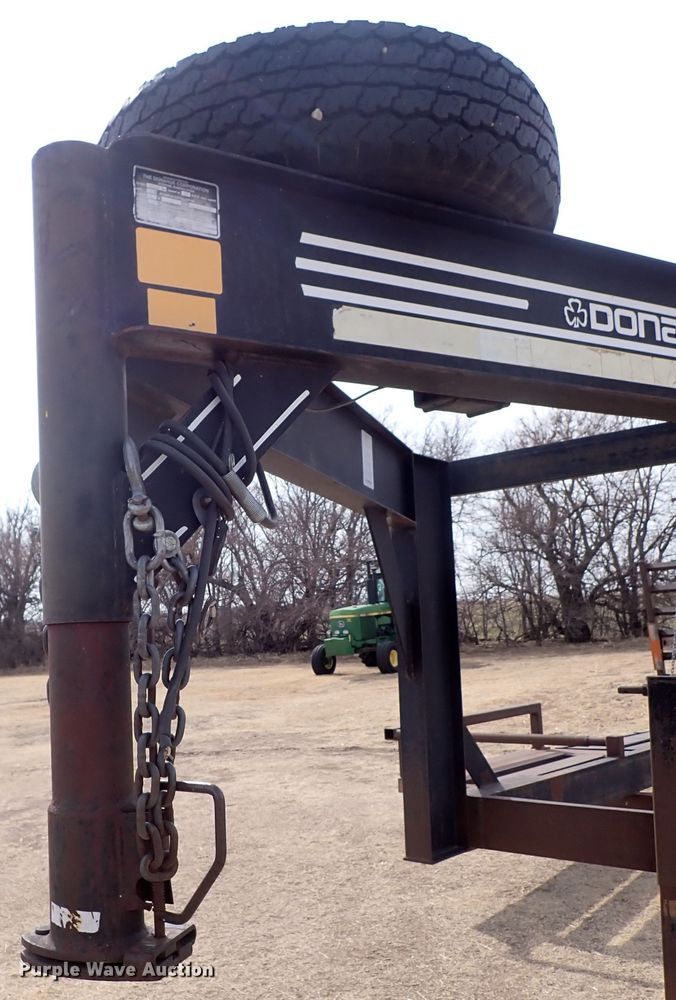 image for item IH9665 1998 Donahue EXG-160  windrower trailer