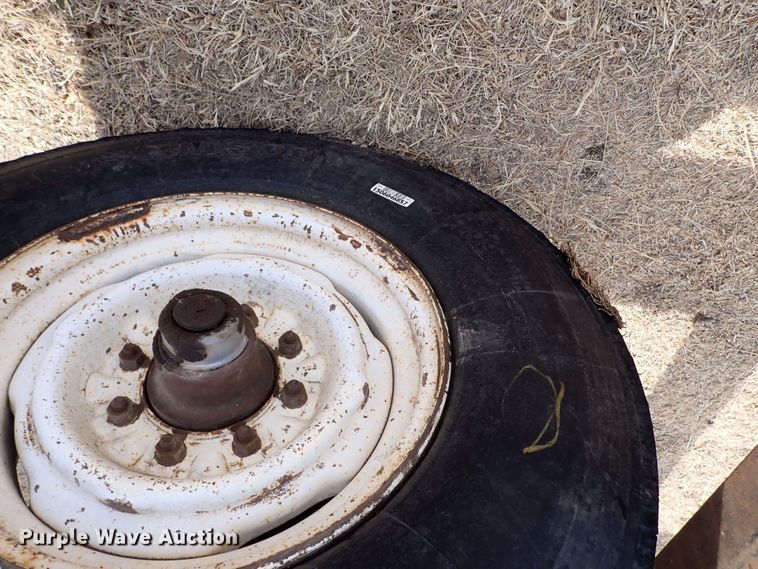 image for item IH9665 1998 Donahue EXG-160  windrower trailer