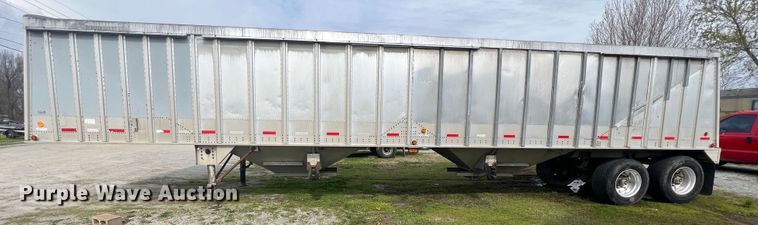 image for item KG9823 1996 Truck Equipment Services  grain trailer