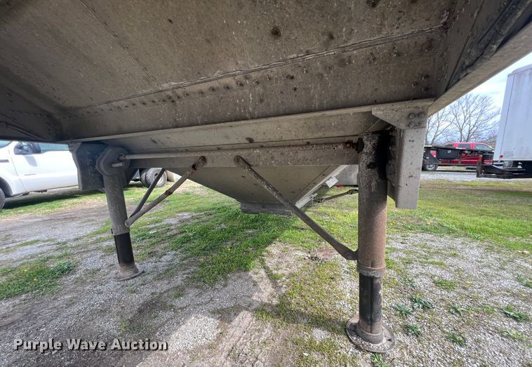 image for item KG9823 1996 Truck Equipment Services  grain trailer
