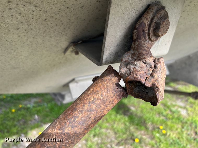 image for item KG9823 1996 Truck Equipment Services  grain trailer