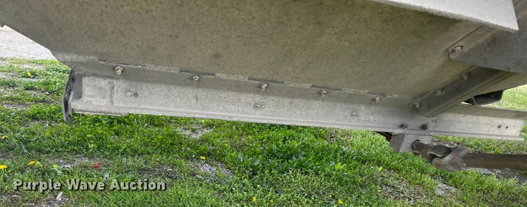 image for item KG9823 1996 Truck Equipment Services  grain trailer