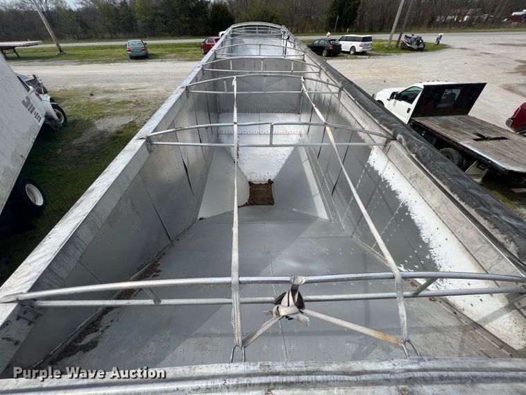 image for item KG9823 1996 Truck Equipment Services  grain trailer