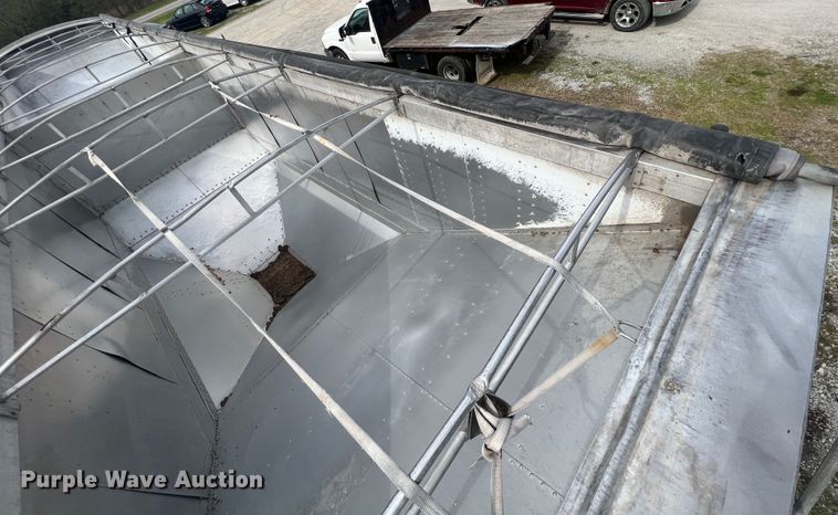 image for item KG9823 1996 Truck Equipment Services  grain trailer