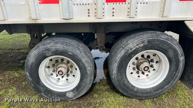 image for item KG9823 1996 Truck Equipment Services  grain trailer