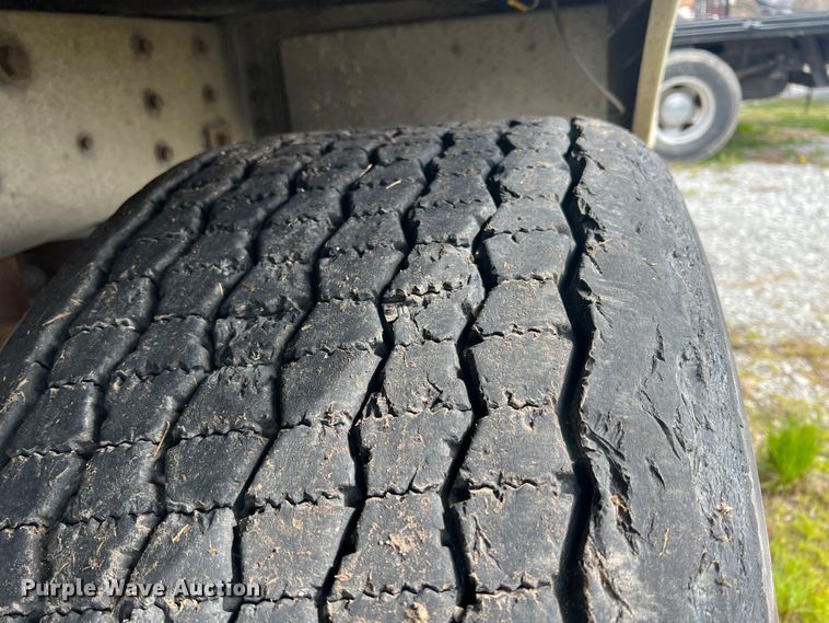 image for item KG9823 1996 Truck Equipment Services  grain trailer