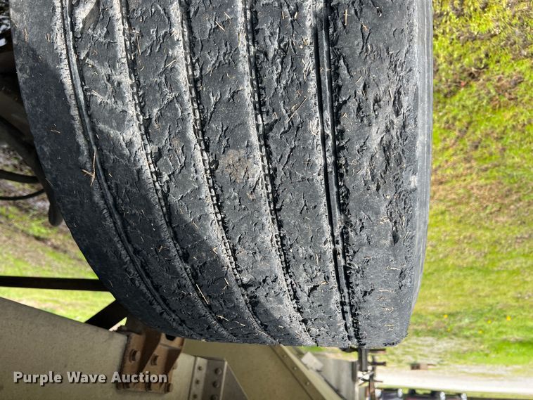 image for item KG9823 1996 Truck Equipment Services  grain trailer