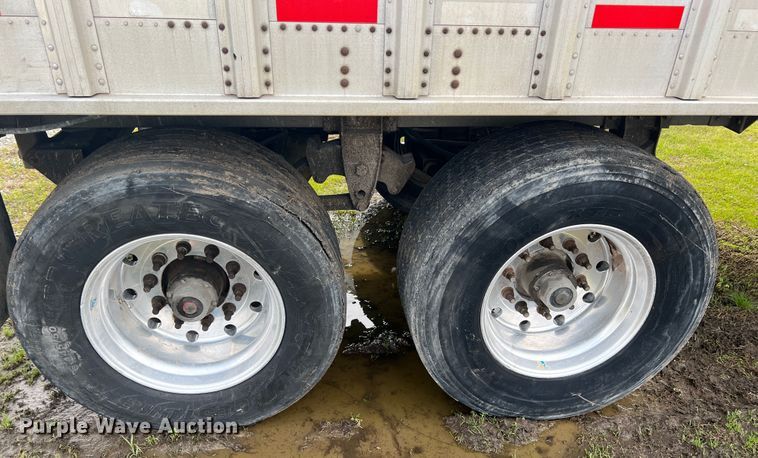 image for item KG9823 1996 Truck Equipment Services  grain trailer