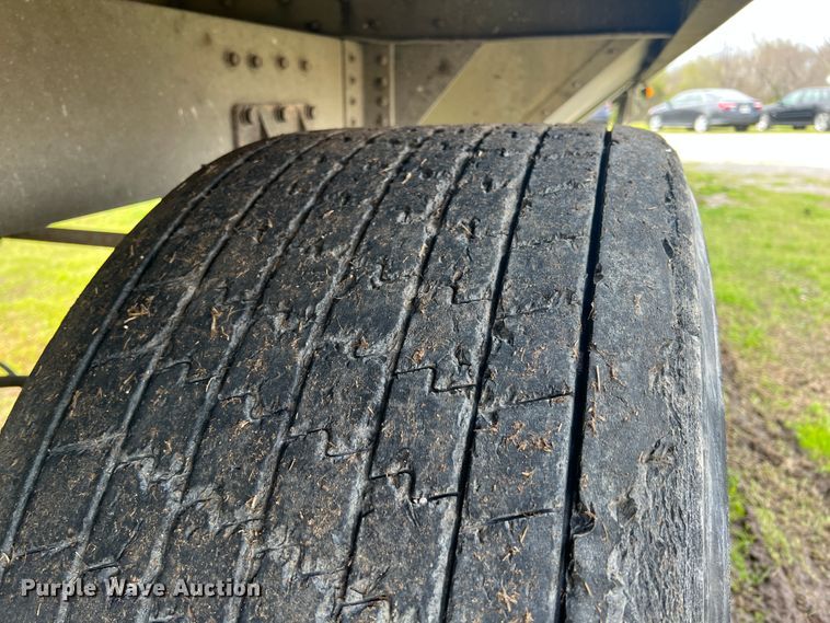 image for item KG9823 1996 Truck Equipment Services  grain trailer