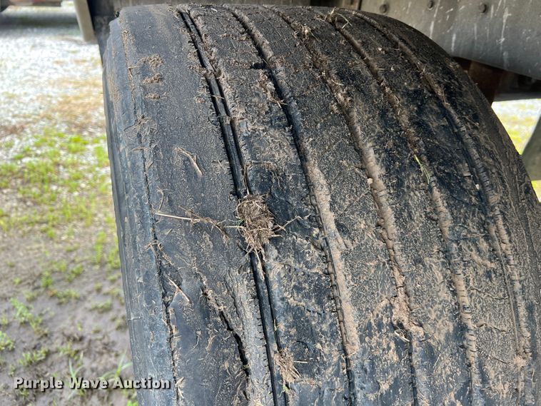 image for item KG9823 1996 Truck Equipment Services  grain trailer