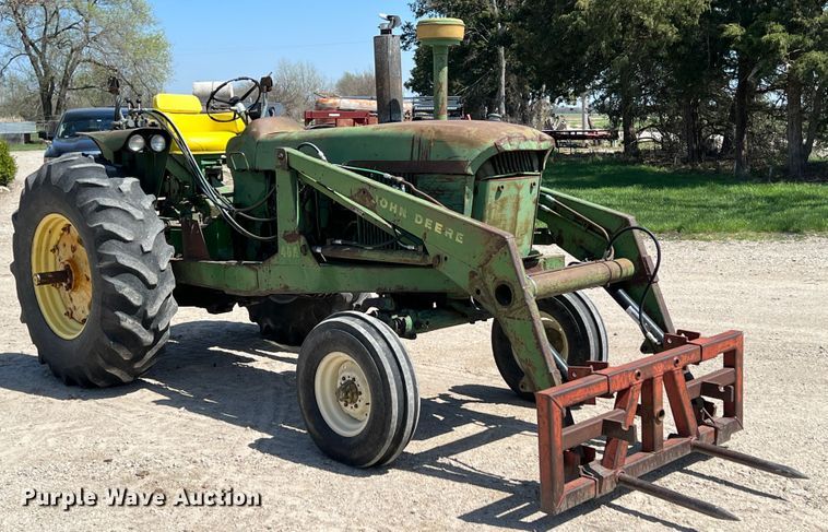 image for item KG9830 John Deere 4010  tractor