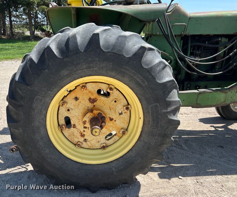 image for item KG9830 John Deere 4010  tractor