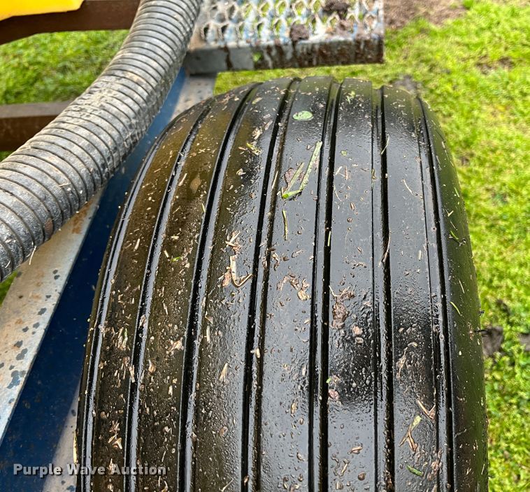 image for item KG9861 Duo Lift  nurse tank trailer