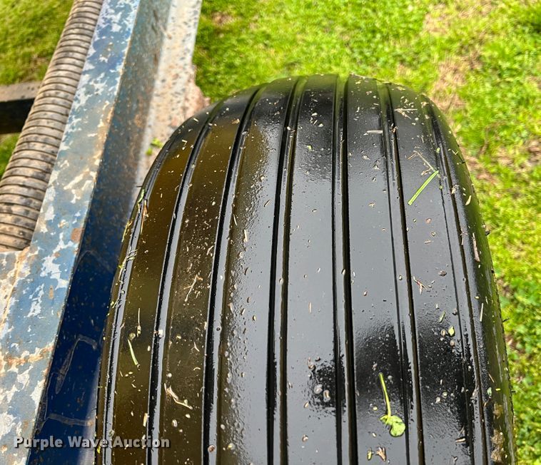 image for item KG9861 Duo Lift  nurse tank trailer