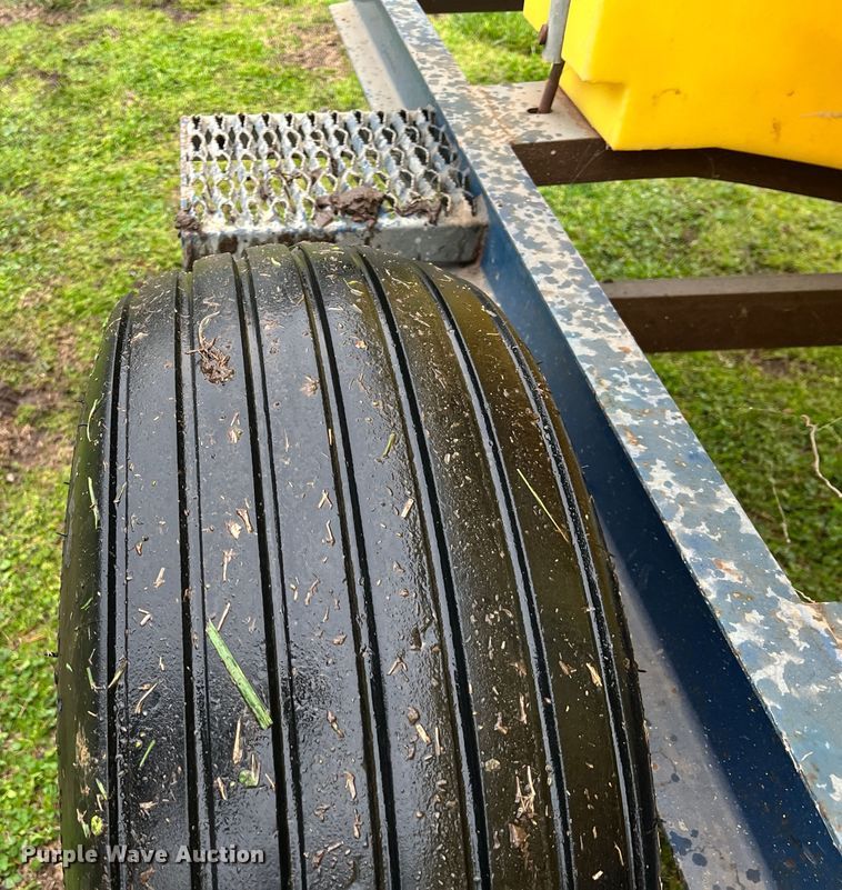 image for item KG9861 Duo Lift  nurse tank trailer