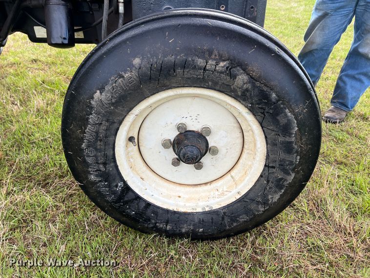 image for item KG9873 2007 New Holland TT60A  MFWD tractor