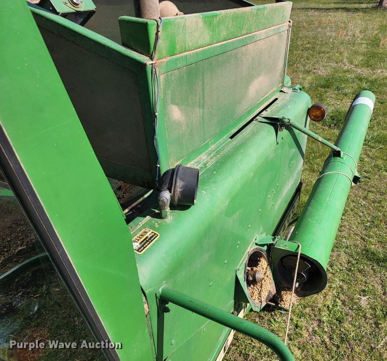 image for item KT9783 John Deere 4400  combine