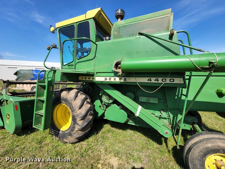 image for item KT9783 John Deere 4400  combine