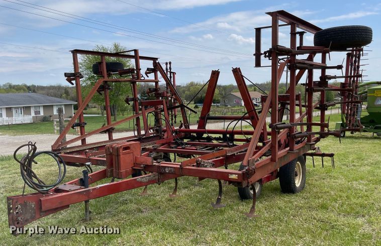 image for item MJ9646 International 4500  field cultivator