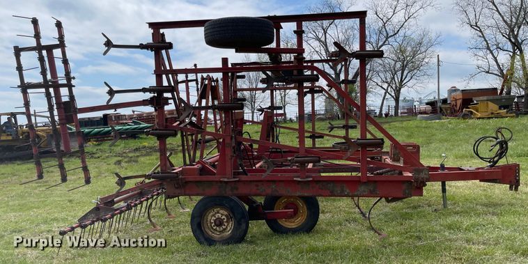 image for item MJ9646 International 4500  field cultivator
