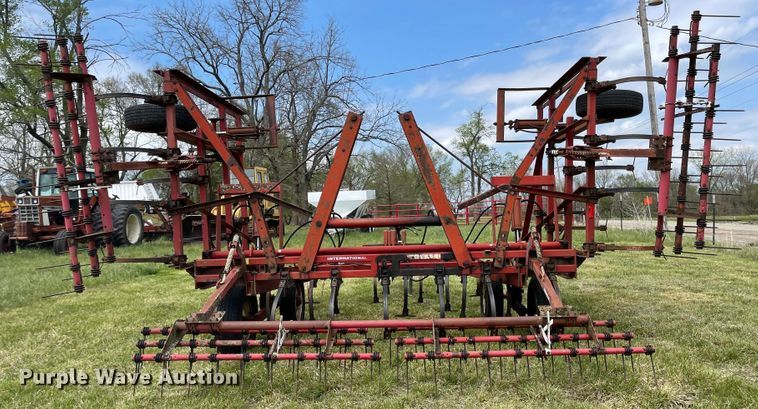 image for item MJ9646 International 4500  field cultivator