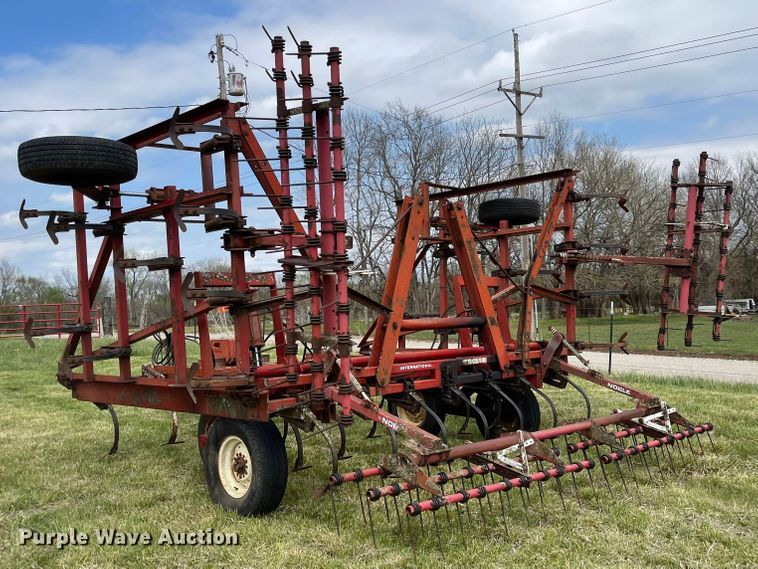 image for item MJ9646 International 4500  field cultivator
