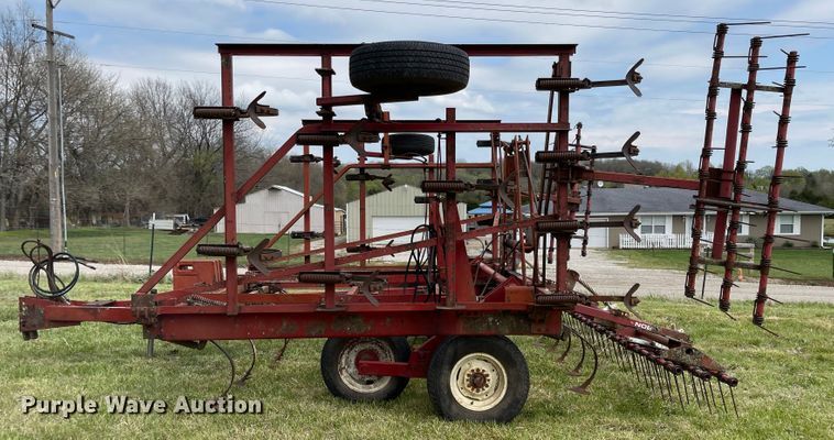 image for item MJ9646 International 4500  field cultivator