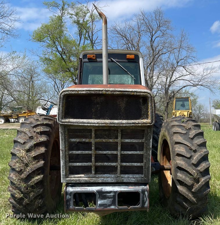 image for item MJ9648 1979 International 3388  4WD tractor