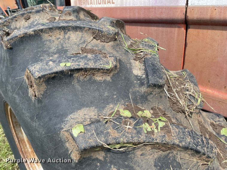 image for item MJ9648 1979 International 3388  4WD tractor