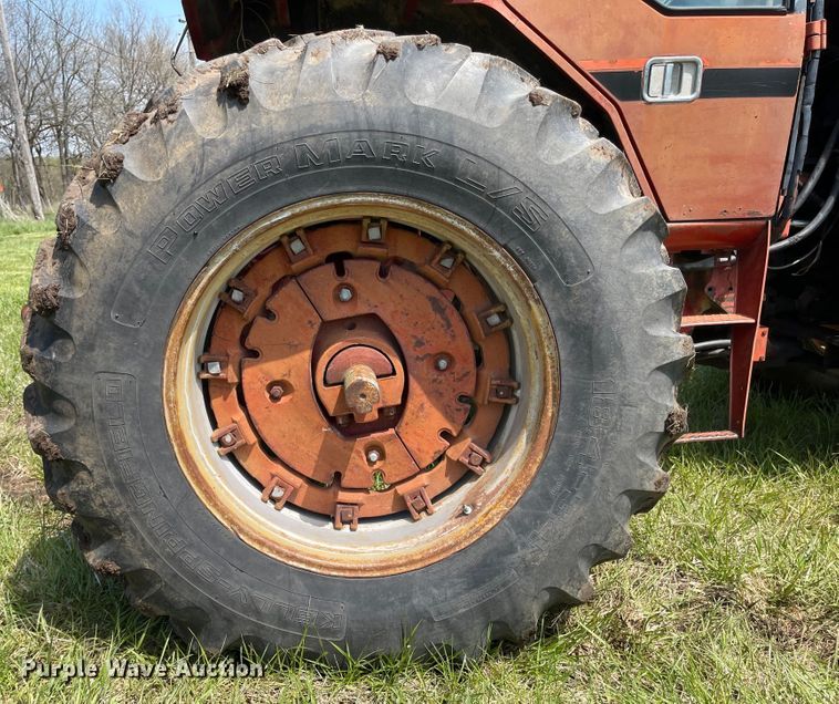 image for item MJ9648 1979 International 3388  4WD tractor